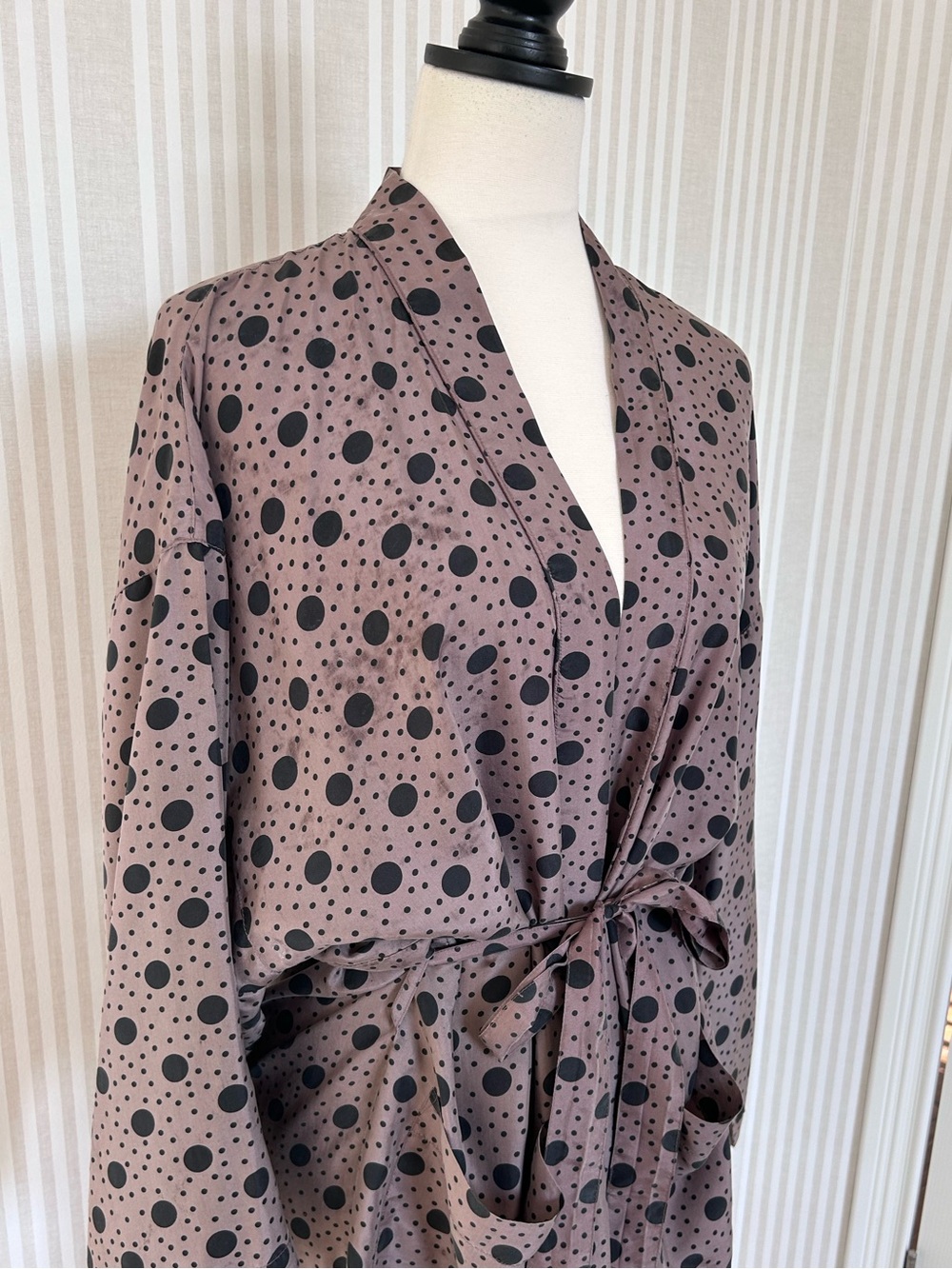VTG Robert Stock 100% Silk Robe Duster w/ Belt Mauve w/ Black Polka Dot One Size - Picture 4 of 11